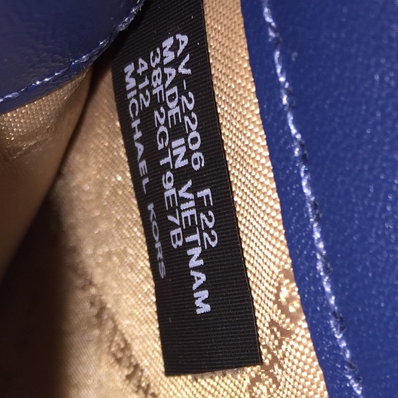 Michael Kors River Blue Multi Wallet, Wristlet - Picture 11 of 13